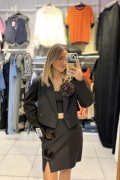 Gül Aksesuarlı Crop Blazer Ceket Siyah